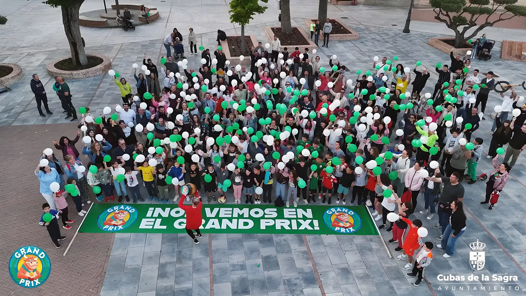 Vecinos en la plaza durante el Grand Prix