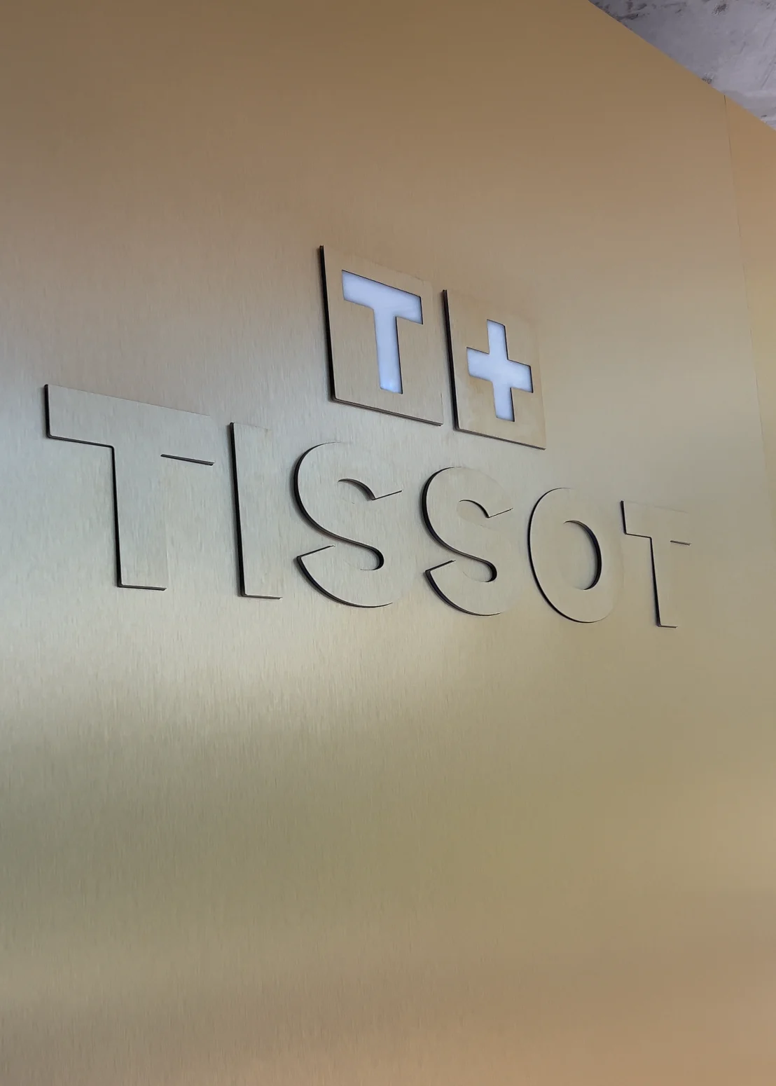 Logotipo de Tissot en acero